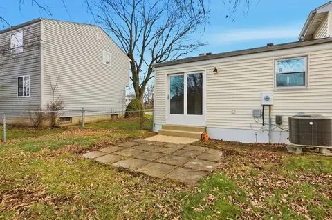 Exterior - 1295 Hathersage Pl, Galloway, OH 43119 photo 6 of 10
