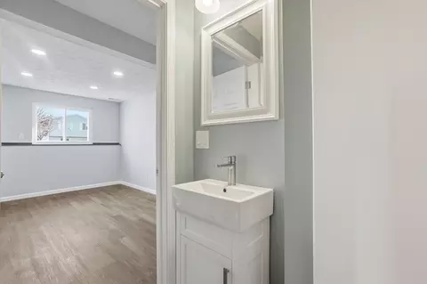 Bath - 1295 Hathersage Pl, Galloway, OH 43119 photo 4 of 4