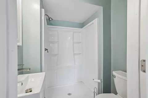 Bath - 1295 Hathersage Pl, Galloway, OH 43119 photo 3 of 4
