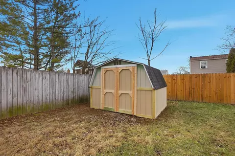 Exterior - 1295 Hathersage Pl, Galloway, OH 43119 photo 10 of 10