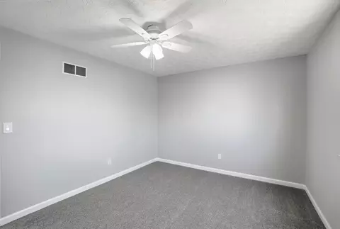 Bedroom - 1295 Hathersage Pl, Galloway, OH 43119 photo 2 of 9
