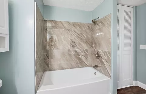 Bath - 1295 Hathersage Pl, Galloway, OH 43119 photo 2 of 4