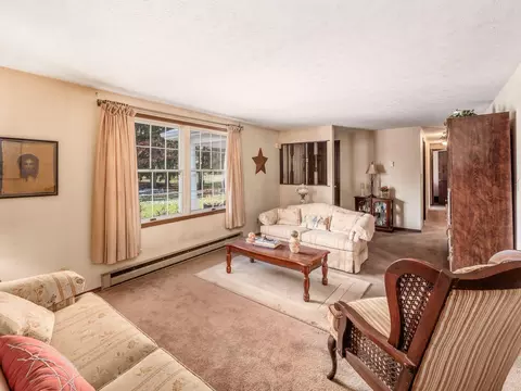 Living - 6805 Lambert Rd, Orient, OH 43146 photo 3 of 8