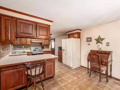 Kitchen - 6805 Lambert Rd, Orient, OH 43146 photo 1 of 6