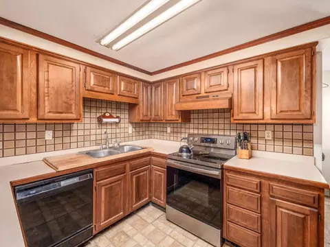Kitchen - 6805 Lambert Rd, Orient, OH 43146 photo 3 of 6