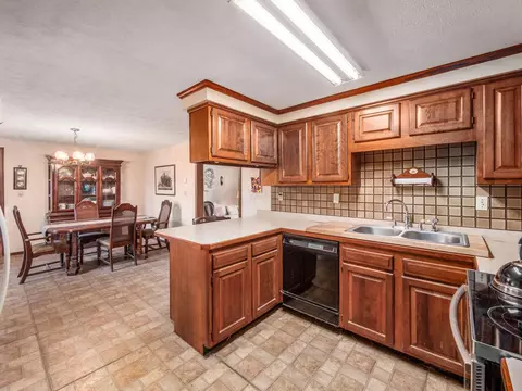 Kitchen - 6805 Lambert Rd, Orient, OH 43146 photo 5 of 6