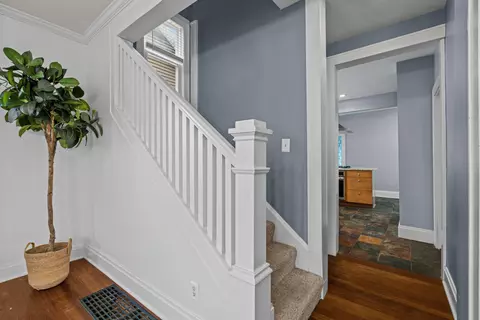 Entry Way - 327 E Mithoff St, Columbus, OH 43206 photo 3 of 6