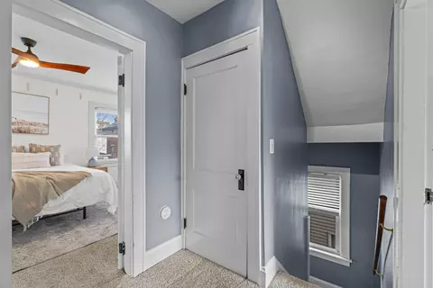 Entry Way - 327 E Mithoff St, Columbus, OH 43206 photo 4 of 6