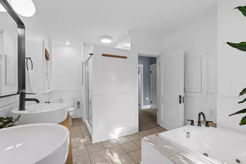 Bath - 327 E Mithoff St, Columbus, OH 43206 photo 3 of 6