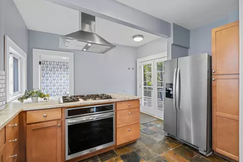 Kitchen - 327 E Mithoff St, Columbus, OH 43206 photo 5 of 6