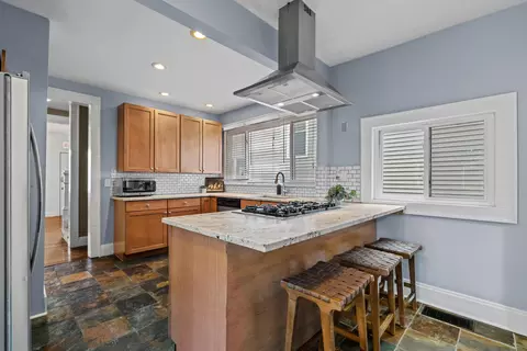 Kitchen - 327 E Mithoff St, Columbus, OH 43206 photo 4 of 6