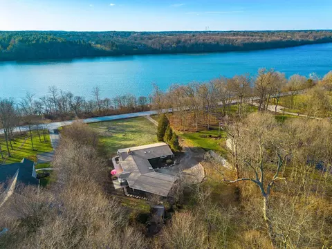 7321 Riverside Dr, Powell, OH 43065