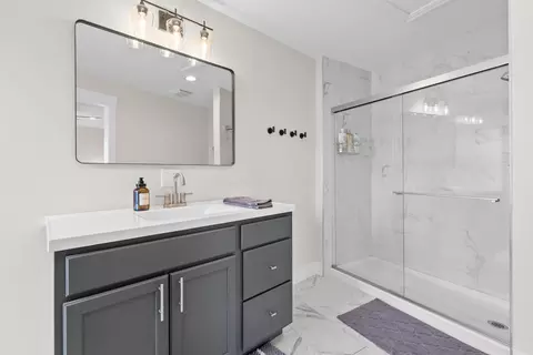 Bath - 47 E 4th Ave, Columbus, OH 43201 photo 2 of 3