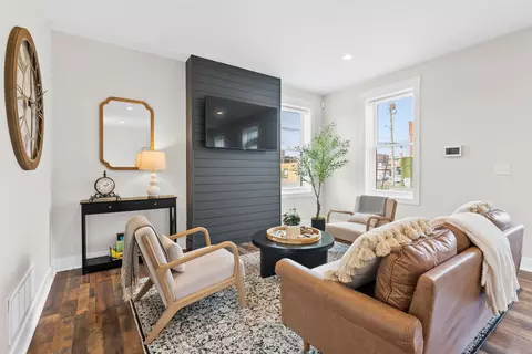 Living - 47 E 4th Ave, Columbus, OH 43201 photo 1 of 3