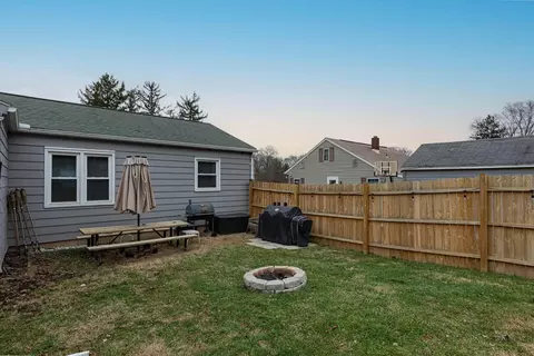Exterior - 2817 Hillside Ave, Springfield, OH 45503 photo 5 of 8