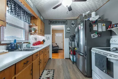 Entry Way - 2817 Hillside Ave, Springfield, OH 45503 photo 3 of 3