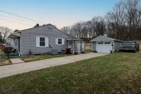 Exterior - 2817 Hillside Ave, Springfield, OH 45503 photo 2 of 8