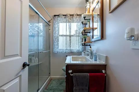 Bath - 2817 Hillside Ave, Springfield, OH 45503 photo 1 of 2