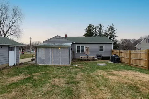 Exterior - 2817 Hillside Ave, Springfield, OH 45503 photo 4 of 8