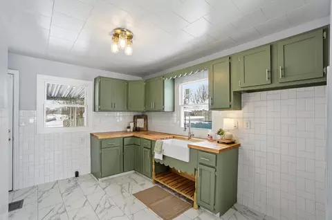 Kitchen - 1014 Beacon St, Springfield, OH 45505 photo 1 of 3