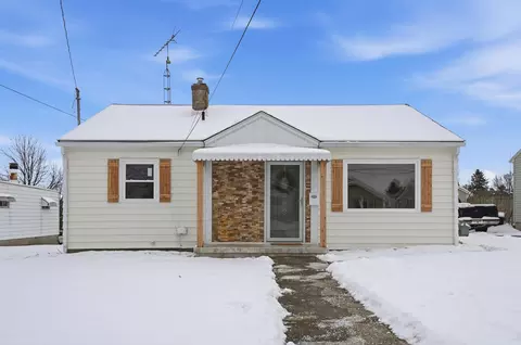 Exterior - 1014 Beacon St, Springfield, OH 45505 photo 2 of 9