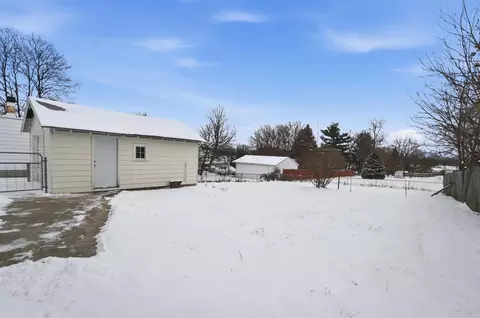 Exterior - 1014 Beacon St, Springfield, OH 45505 photo 6 of 9