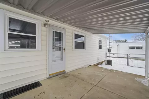 Exterior - 1014 Beacon St, Springfield, OH 45505 photo 8 of 9