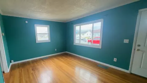 Living - 1011 Mount Joy St, Springfield, OH 45505 photo 1 of 1