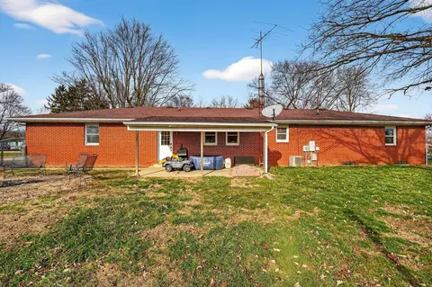 Exterior - 573 Dunkle Rd, Circleville, OH 43113 photo 2 of 3