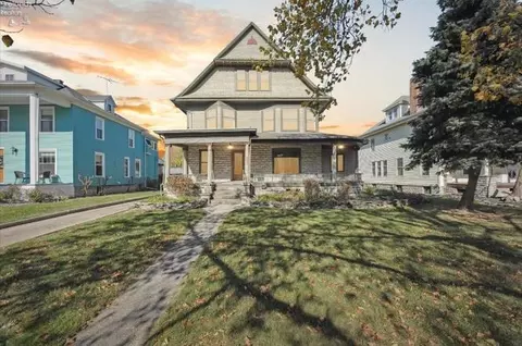 521 E 2nd St, Port Clinton, OH 43452