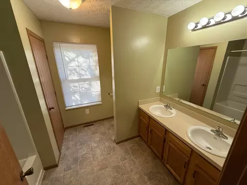 Bath - 1670 Marshall Ave, Obetz, OH 43207 photo 1 of 3