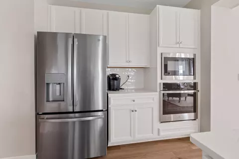Kitchen - 581 Pisa Loop, Delaware, OH 43015 photo 3 of 3