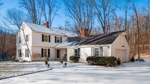 160 Edgewood Dr, Granville, OH 43023