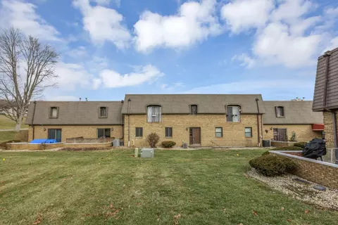 625 Country Club Dr #H-8, Newark, OH 43055