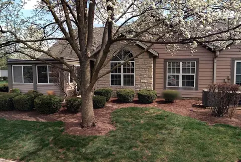 5613 Villa Gates Dr #9, Hilliard, OH 43026