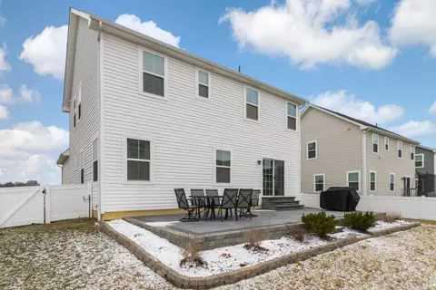 Exterior - 1016 Boulder Dr, Delaware, OH 43015 photo 5 of 9