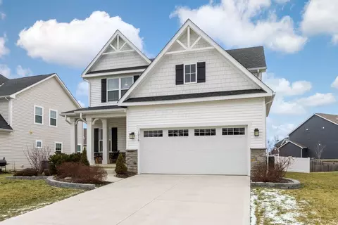 Exterior - 1016 Boulder Dr, Delaware, OH 43015 photo 4 of 9