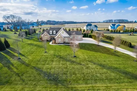 5803 White Tail Dr, Canal Winchester, OH 43110