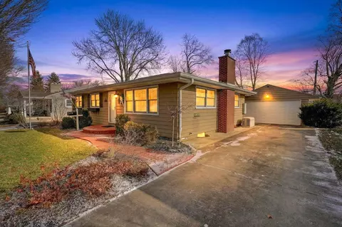 55 Elizabeth St, Canal Winchester, OH 43110