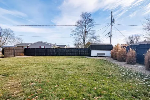 Exterior - 225 Edwards Rd, Circleville, OH 43113 photo 4 of 10