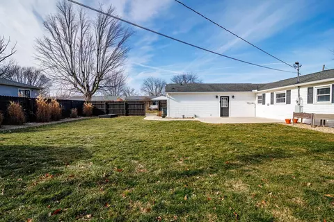 Exterior - 225 Edwards Rd, Circleville, OH 43113 photo 7 of 10