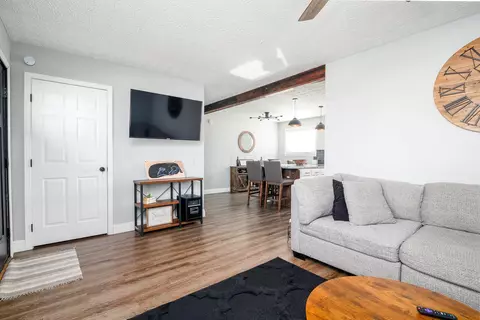 Living - 225 Edwards Rd, Circleville, OH 43113 photo 2 of 2