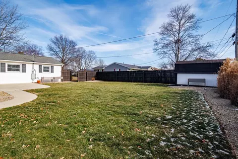 Exterior - 225 Edwards Rd, Circleville, OH 43113 photo 5 of 10