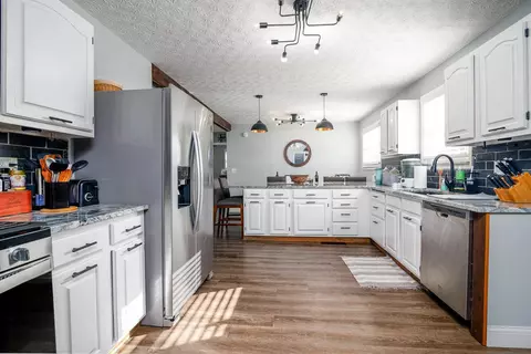 Kitchen - 225 Edwards Rd, Circleville, OH 43113 photo 4 of 5