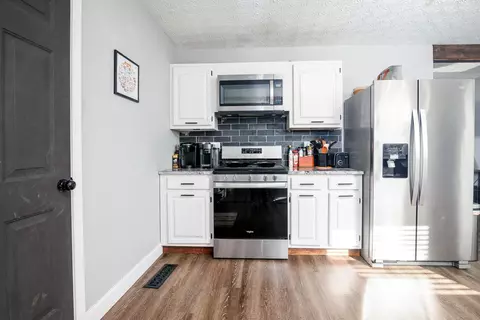 Kitchen - 225 Edwards Rd, Circleville, OH 43113 photo 3 of 5
