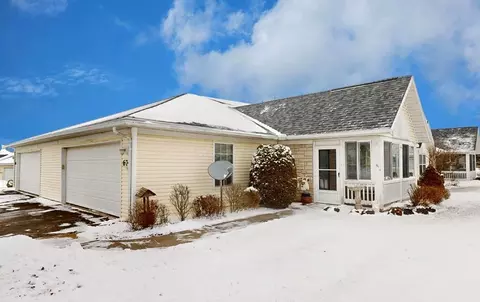 674 Villa Dr, Ontario, OH 44906