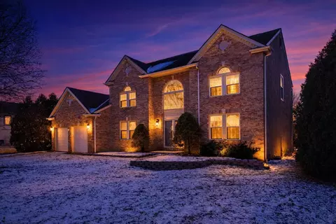 901 Bovee Ln, Powell, OH 43065