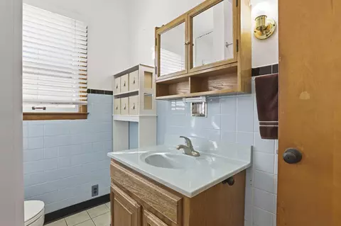 Bath - 317 Wayne Ave, Newark, OH 43055 photo 2 of 2