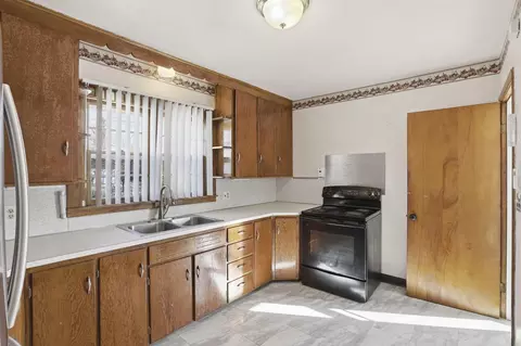 Kitchen - 317 Wayne Ave, Newark, OH 43055 photo 2 of 3