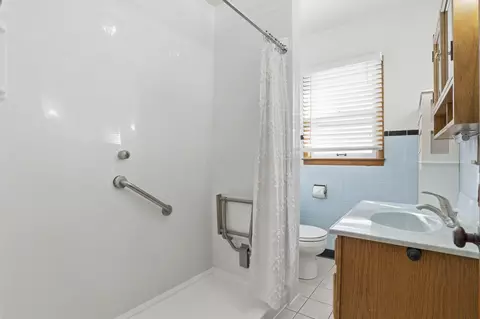 Bath - 317 Wayne Ave, Newark, OH 43055 photo 1 of 2